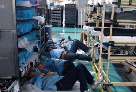 中国血汗工厂"卧底":饭菜有钢丝 上厕所需报告